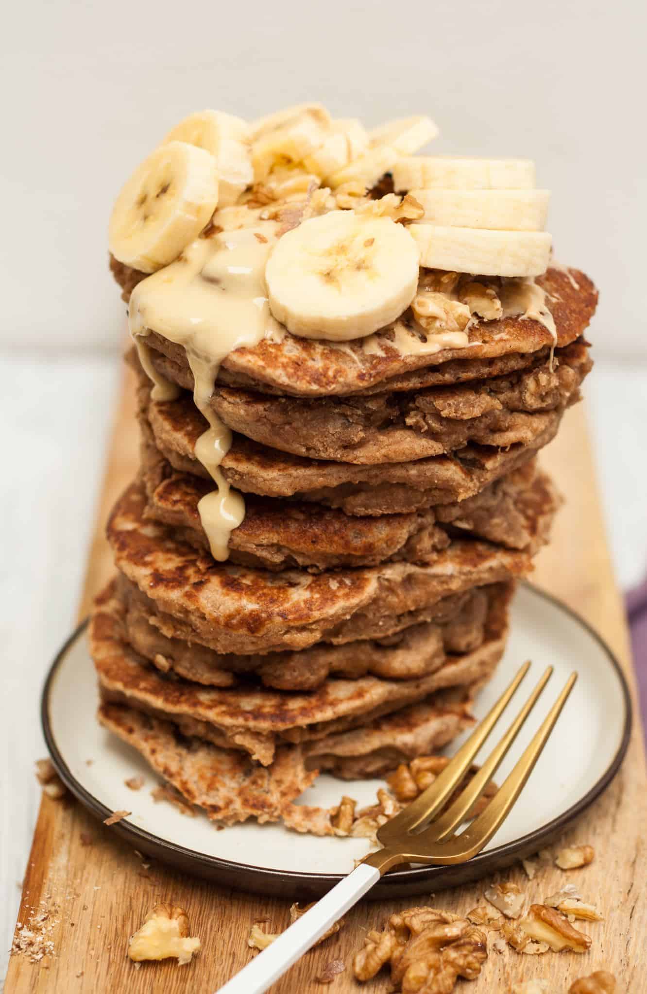 Vegane Walnuss Bananen Pancakes — VEGANE VIBES