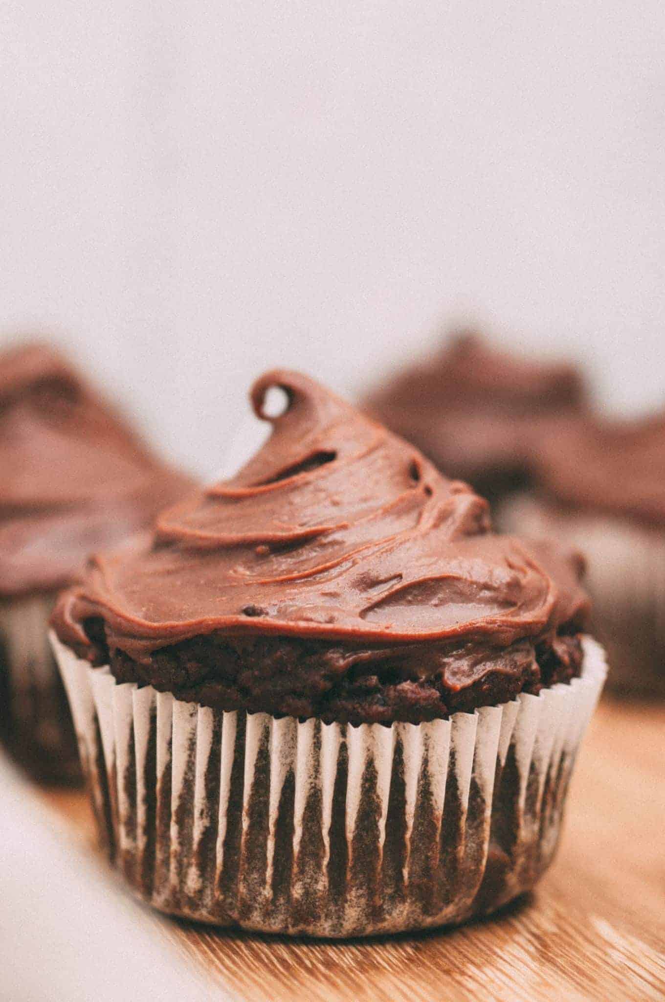 Die weltbesten veganen Cupcakes mit Schoko Frosting - Vegane Vibes