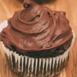 Die weltbesten veganen Cupcakes mit Schoko Frosting Rezept