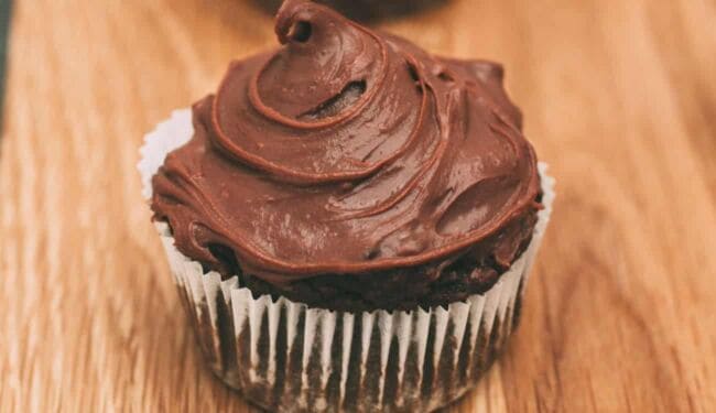 Die weltbesten veganen Cupcakes mit Schoko Frosting Rezept