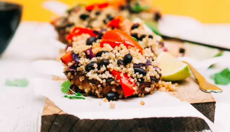 Quinoa Gemüse gefüllte Portobello Pilze vegan Rezept