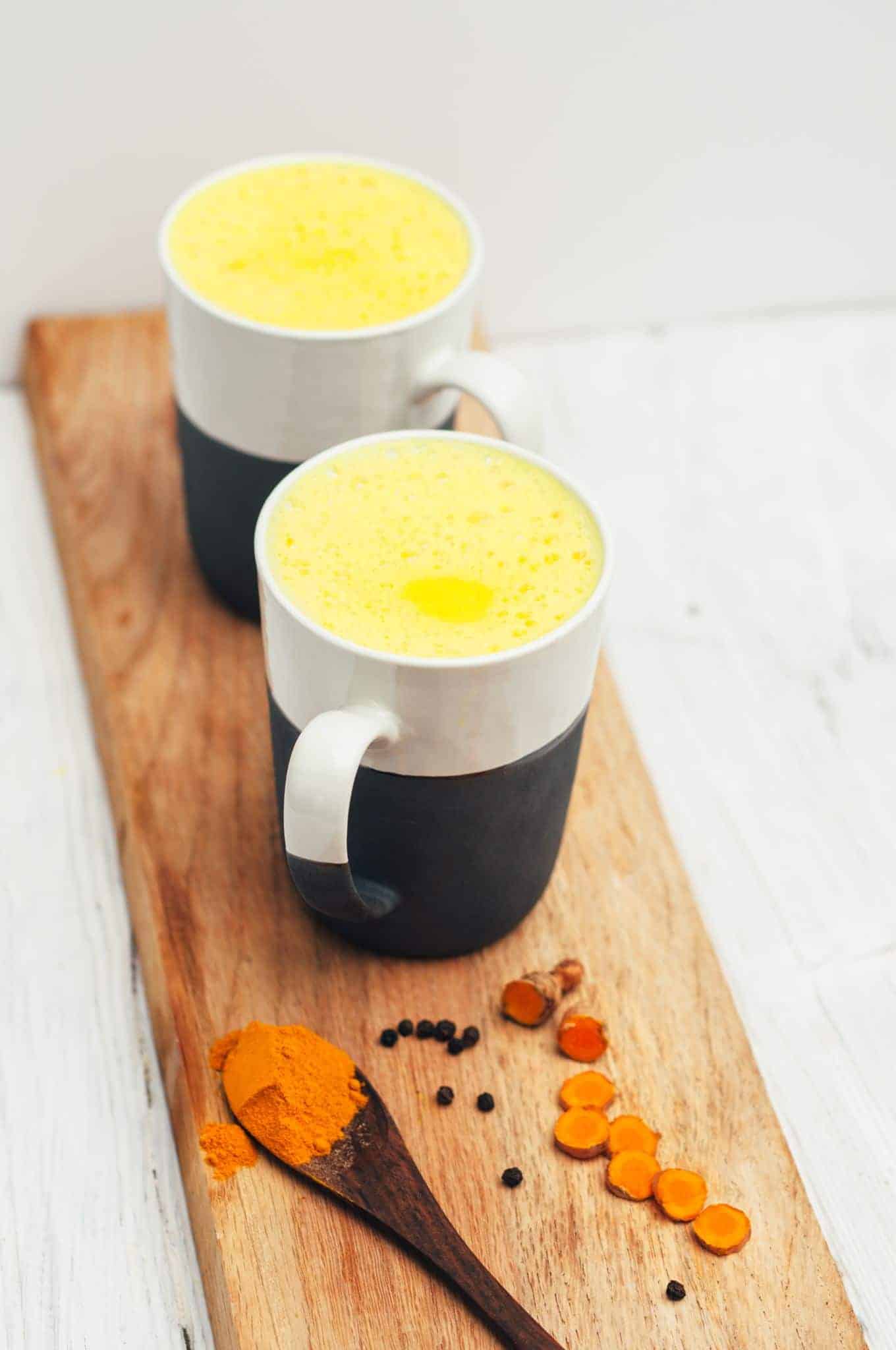 Vegane goldene Milch (5 Minuten!) - Kurkuma Golden Latte Rezept