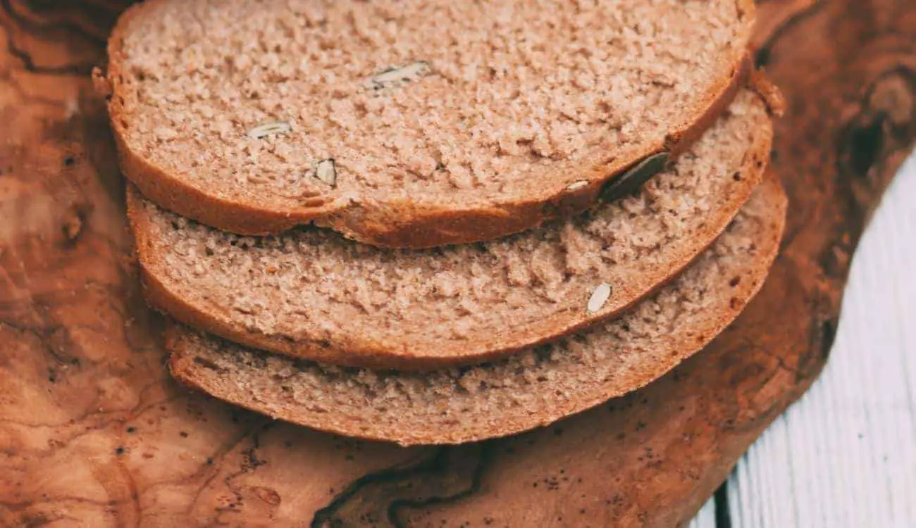 Einfaches veganes Dinkelbrot Rezept — VEGANE VIBES