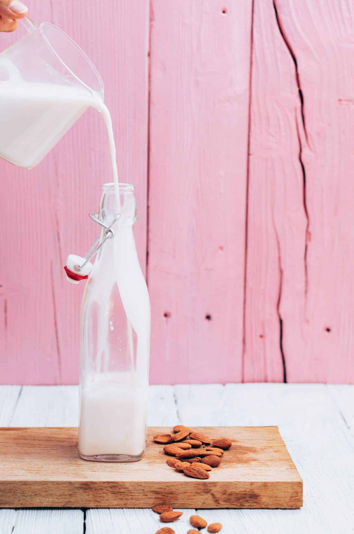 vegane Mandelmilch selbst gemacht Rezept in nur 5 Minuten