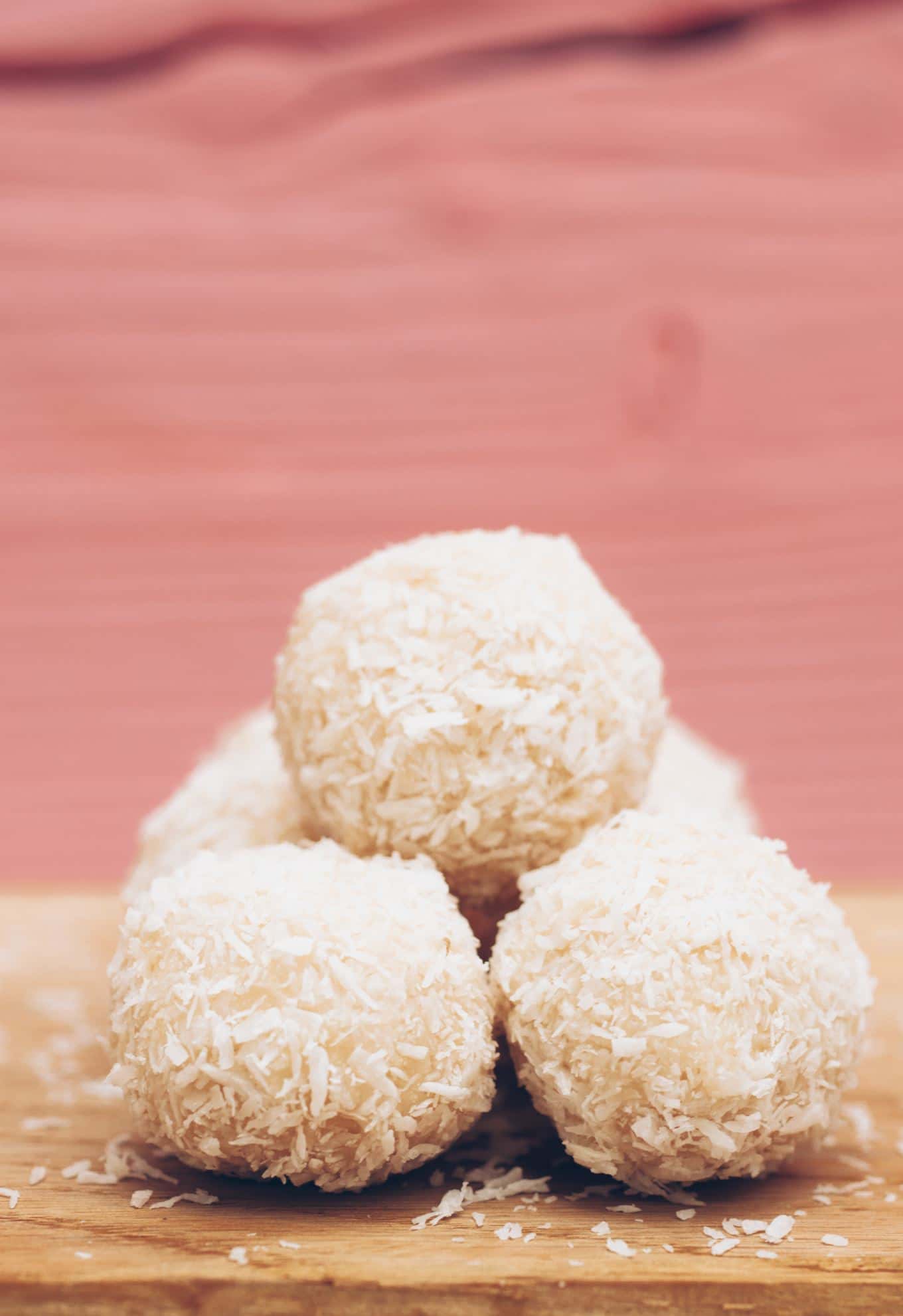 6 Zutaten vegane Raffaelo Pralinen Rezept