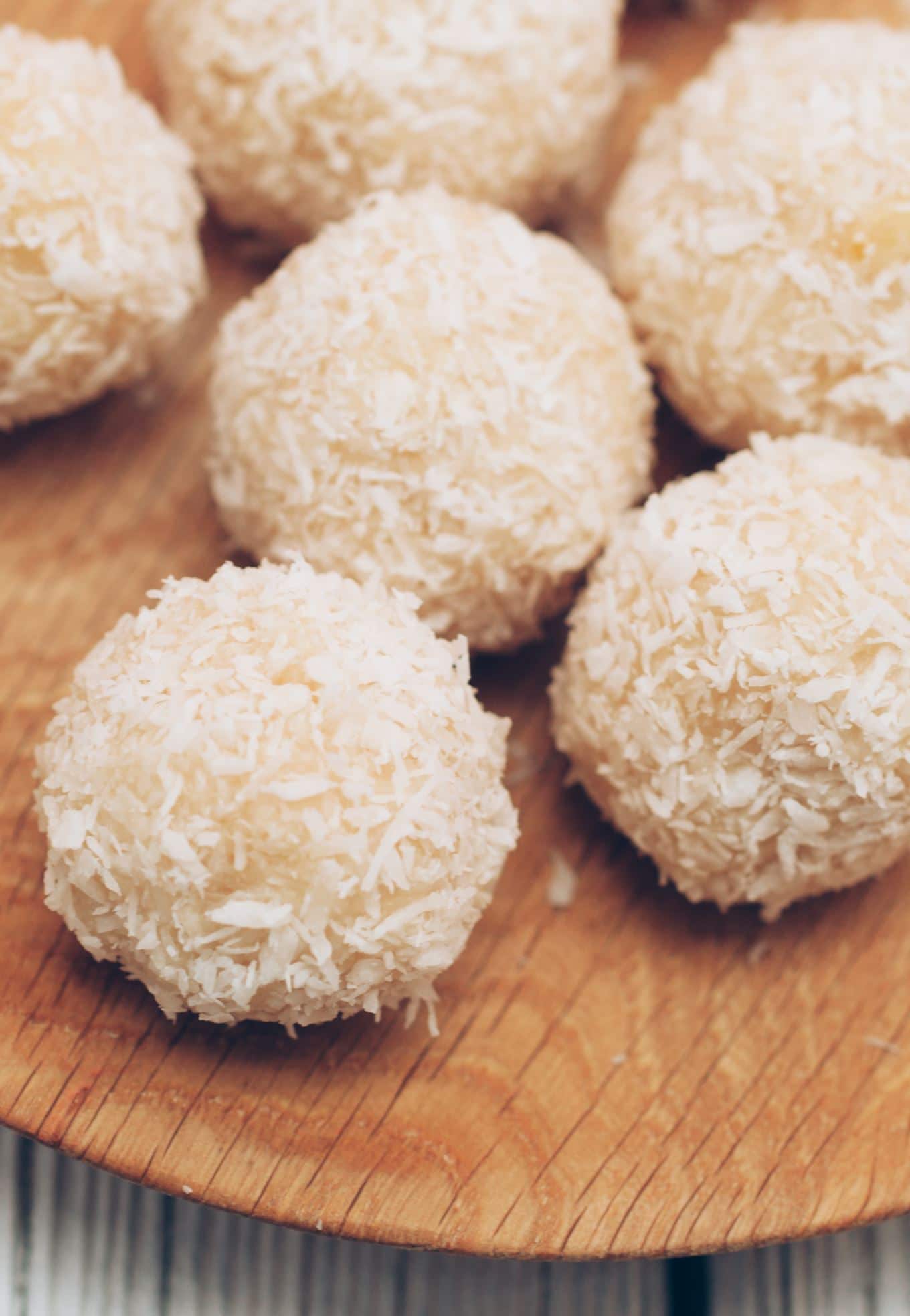 6 Ingredients vegan Raffaelo chocolates recipe