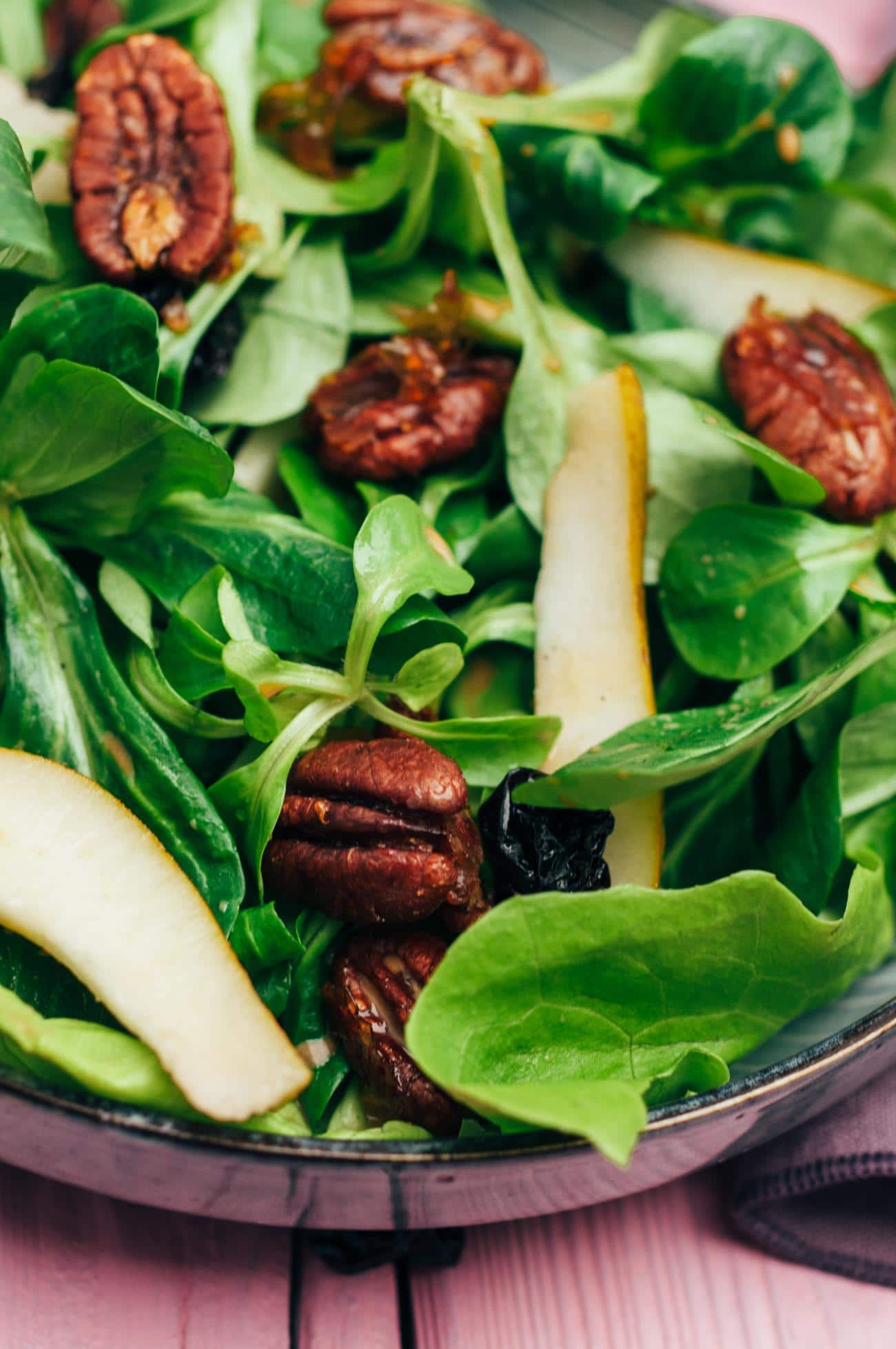 Birnensalat mit karamellisierten Pekannüssen (vegan) Rezept