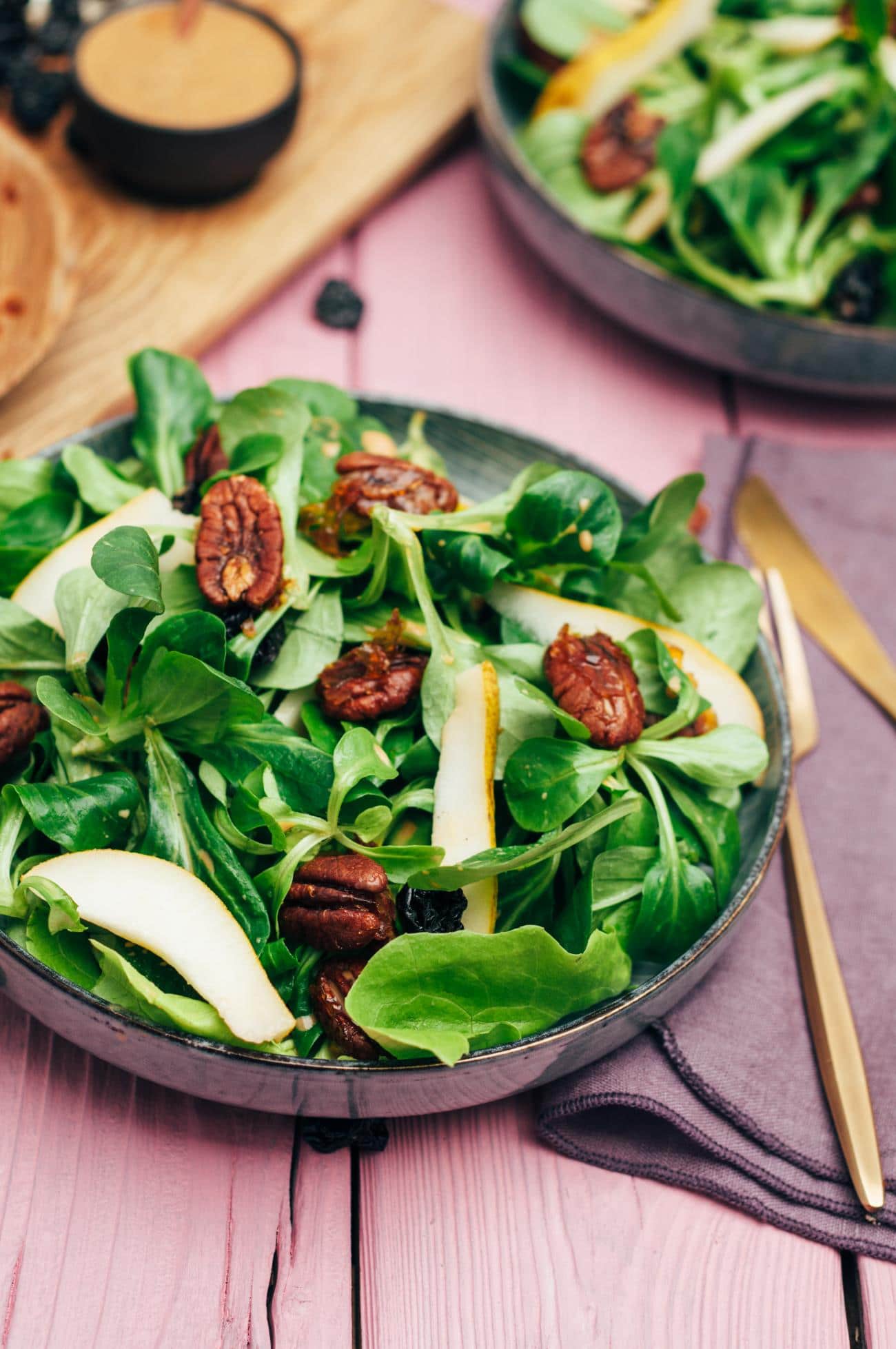 Birnensalat mit karamellisierten Pekanüssen und getrockneten Kirschen Rezept