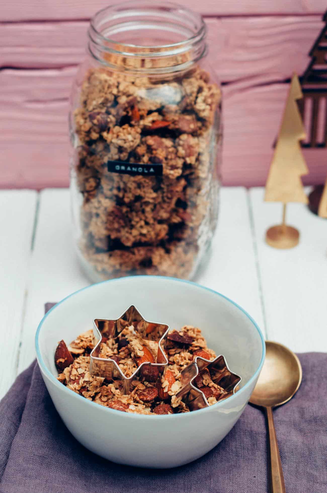 crunchy gingerbread granola recipe