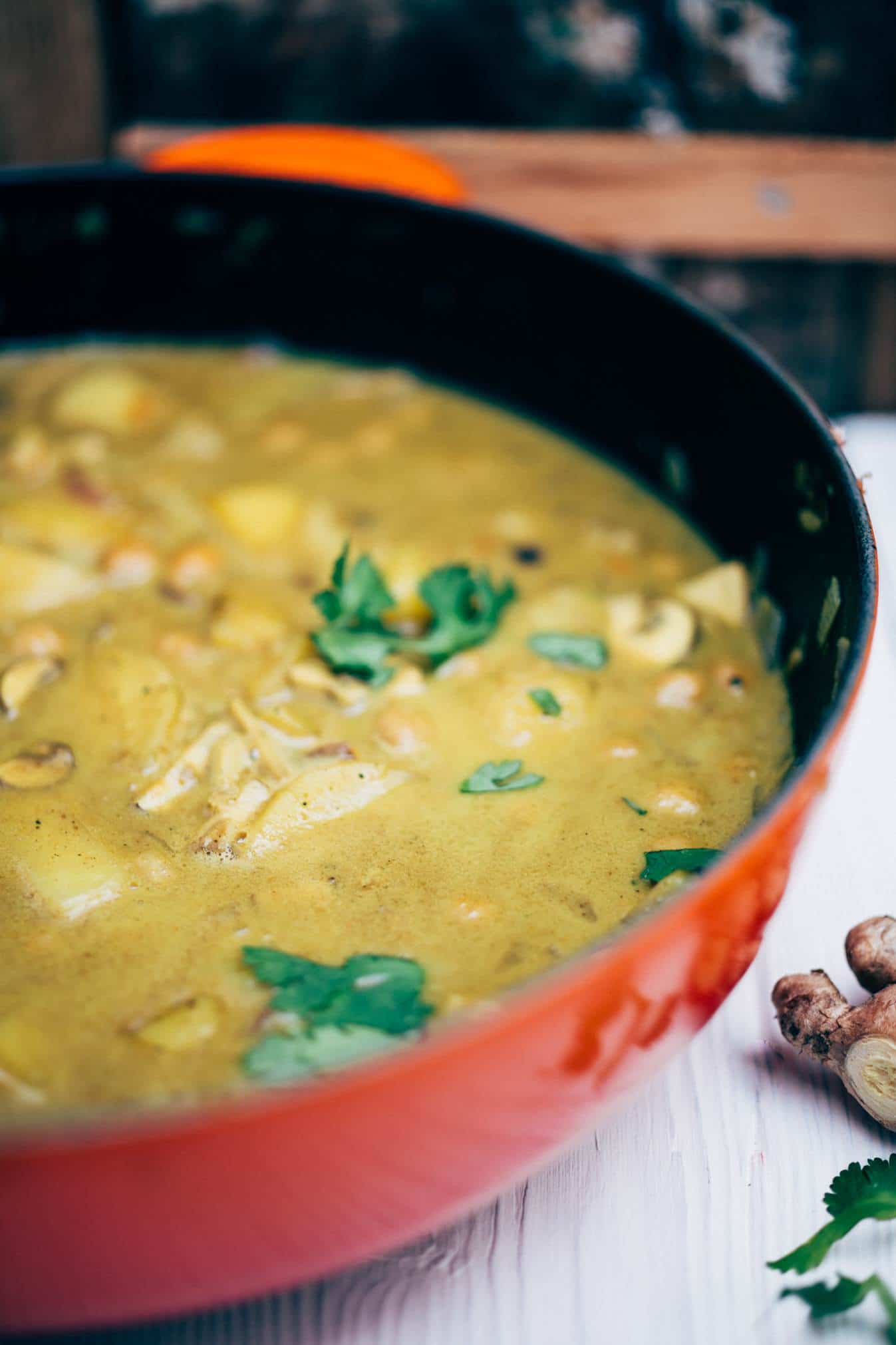 einfaches Kichererbsen-Kokosnuss Curry Rezept (30 Minuten!)