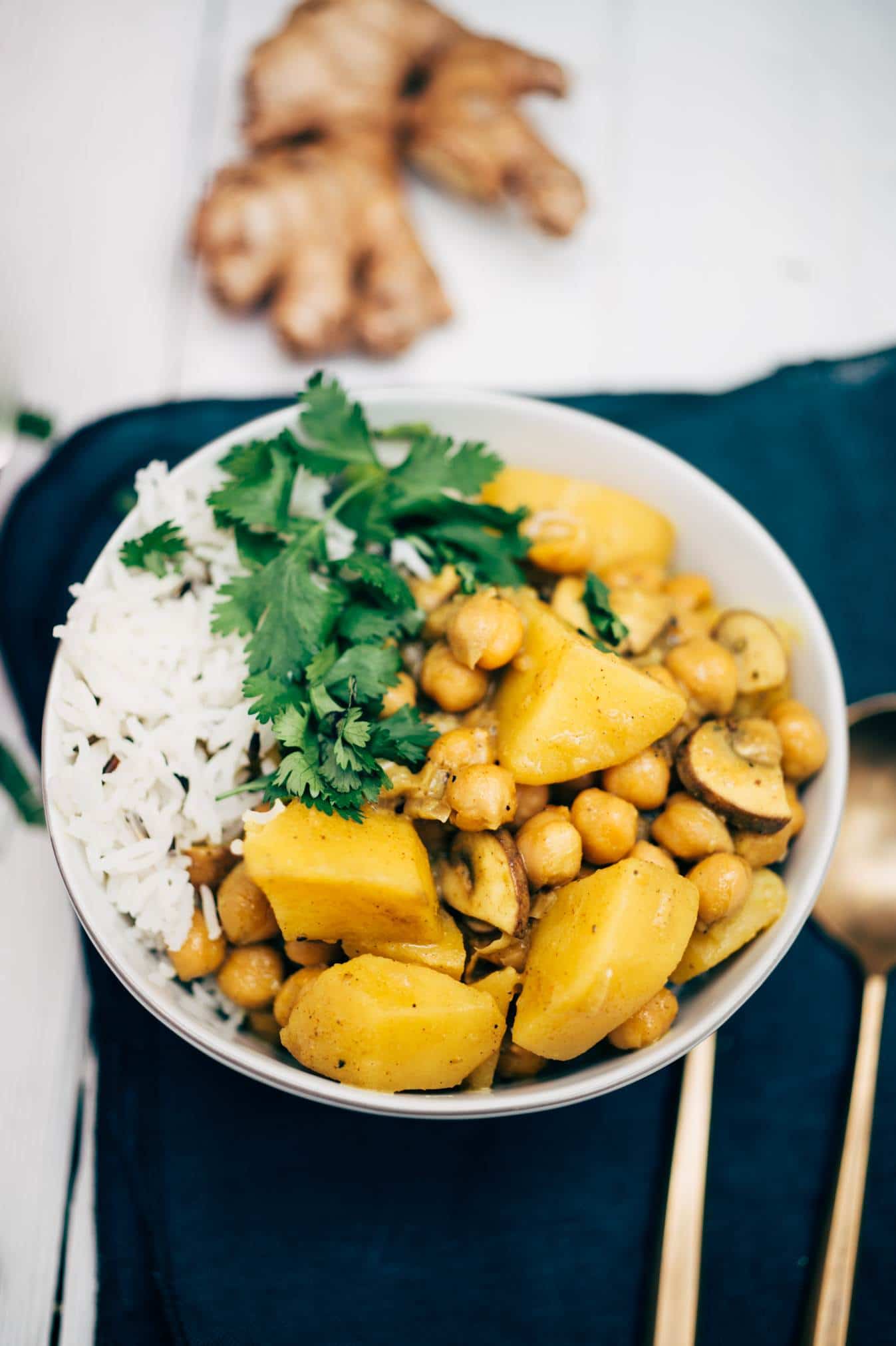 einfaches Kichererbsen-Kokosnuss Curry Rezept (30 Minuten!)