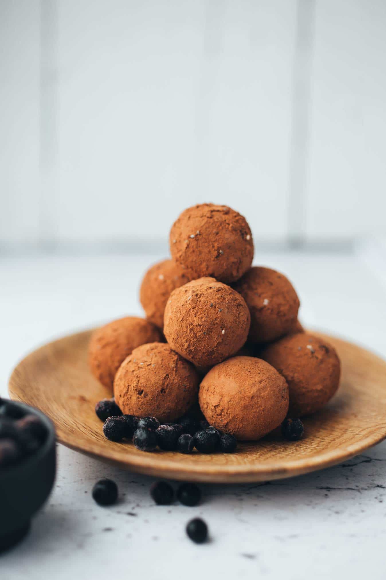 Chocolate Blueberry Energy Balls (15 Minuten) Rezept