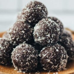 Schoko-Kokos Energy Balls (15 Minuten!) Rezept