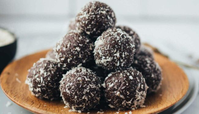 Schoko-Kokos Energy Balls (15 Minuten!) Rezept