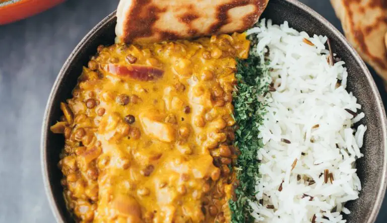 einfaches veganes Linsen Dal Rezept in 30 Minuten zubereitet