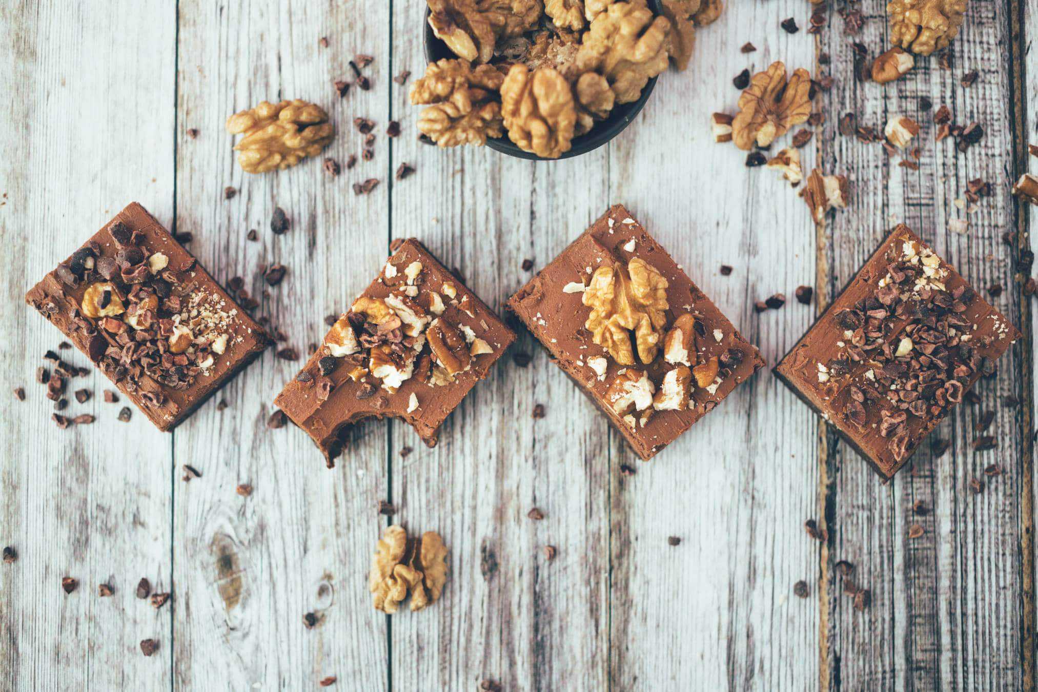 Roher Brownie mit Schokoladencreme (30 Minuten) veganes Rezept