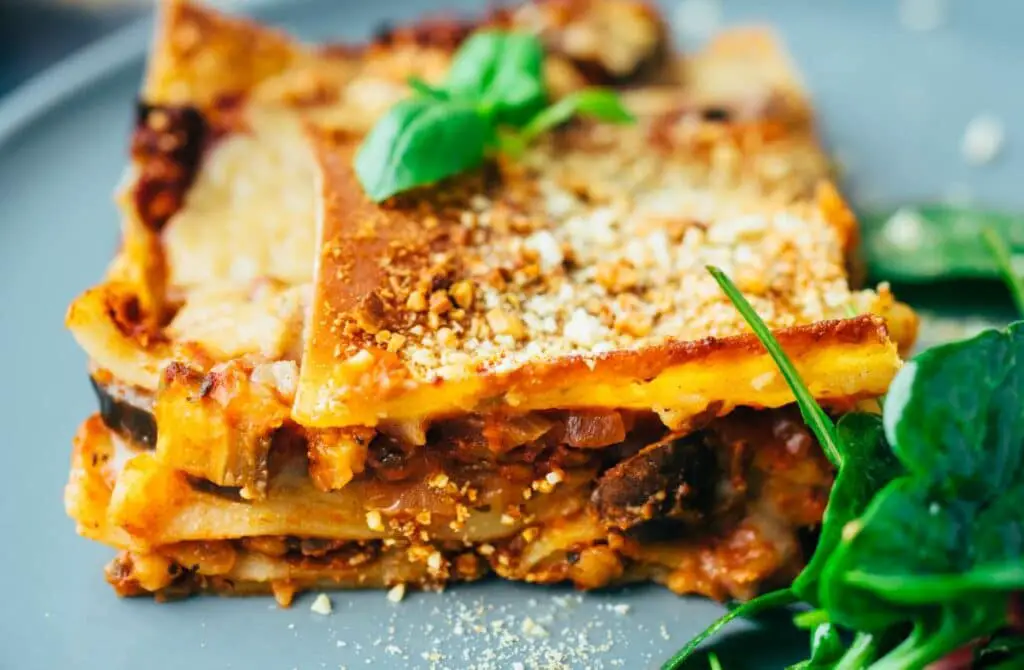 einfache vegane Lasagne - fruchtig-tomatig gewürztes Rezept