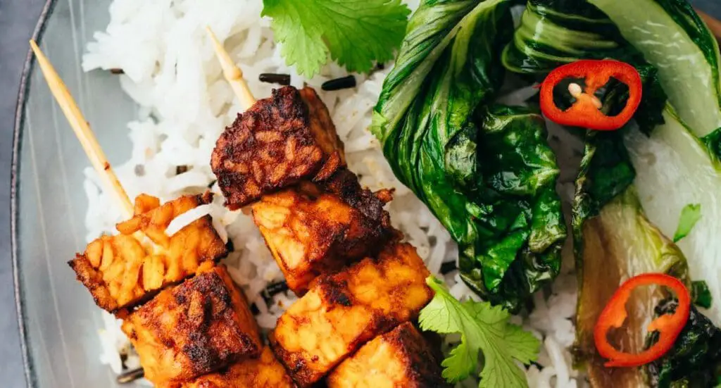 crispy vegan tempeh skewers with peanut butter sauce