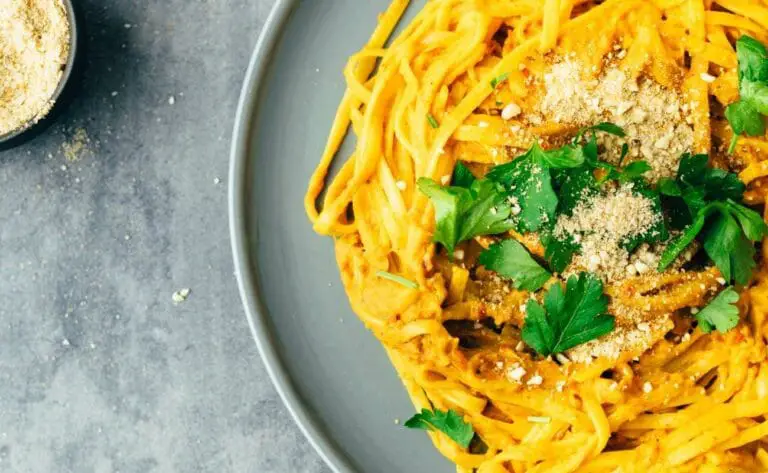 vegane Pasta mit Paprika Nuss Sauce Rezept