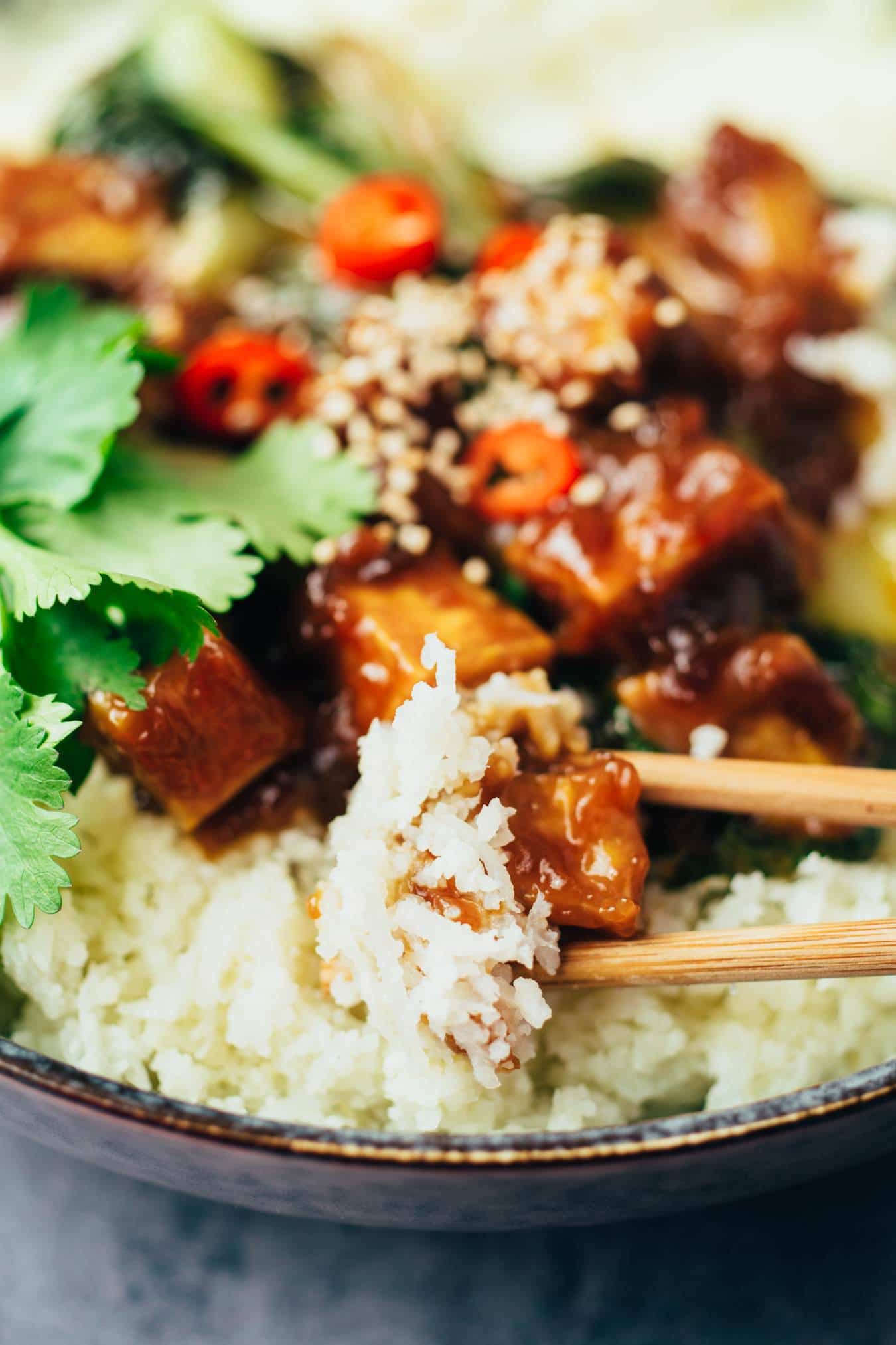 knuspriger Cashewbutter Tofu mit Blumenkohl Reis Rezept