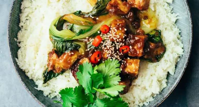 knuspriger Cashewbutter Tofu mit Blumenkohl Reis Rezept