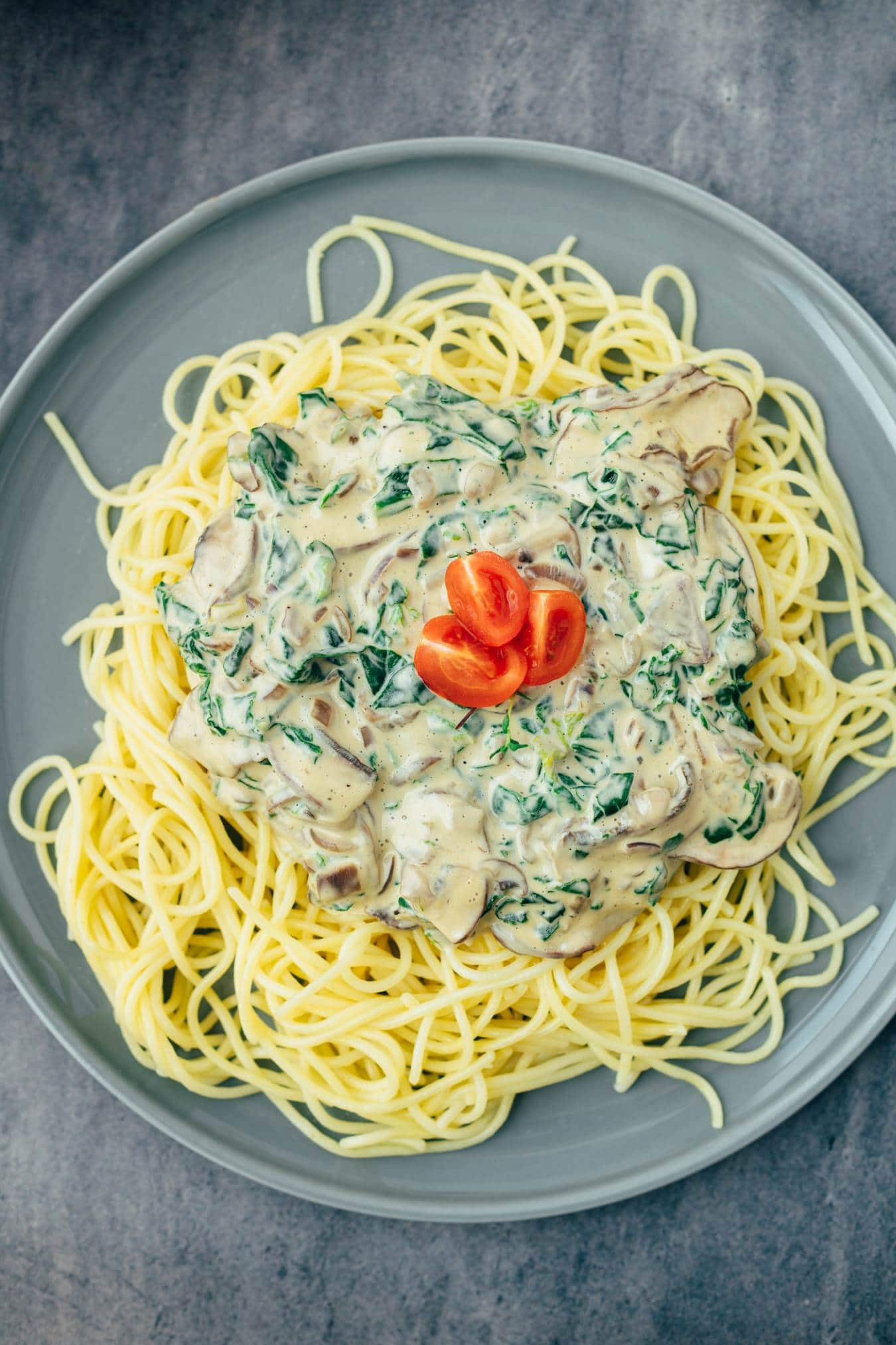 Pasta Alfredo with spinach and mushrooms (30 minutes) recipe