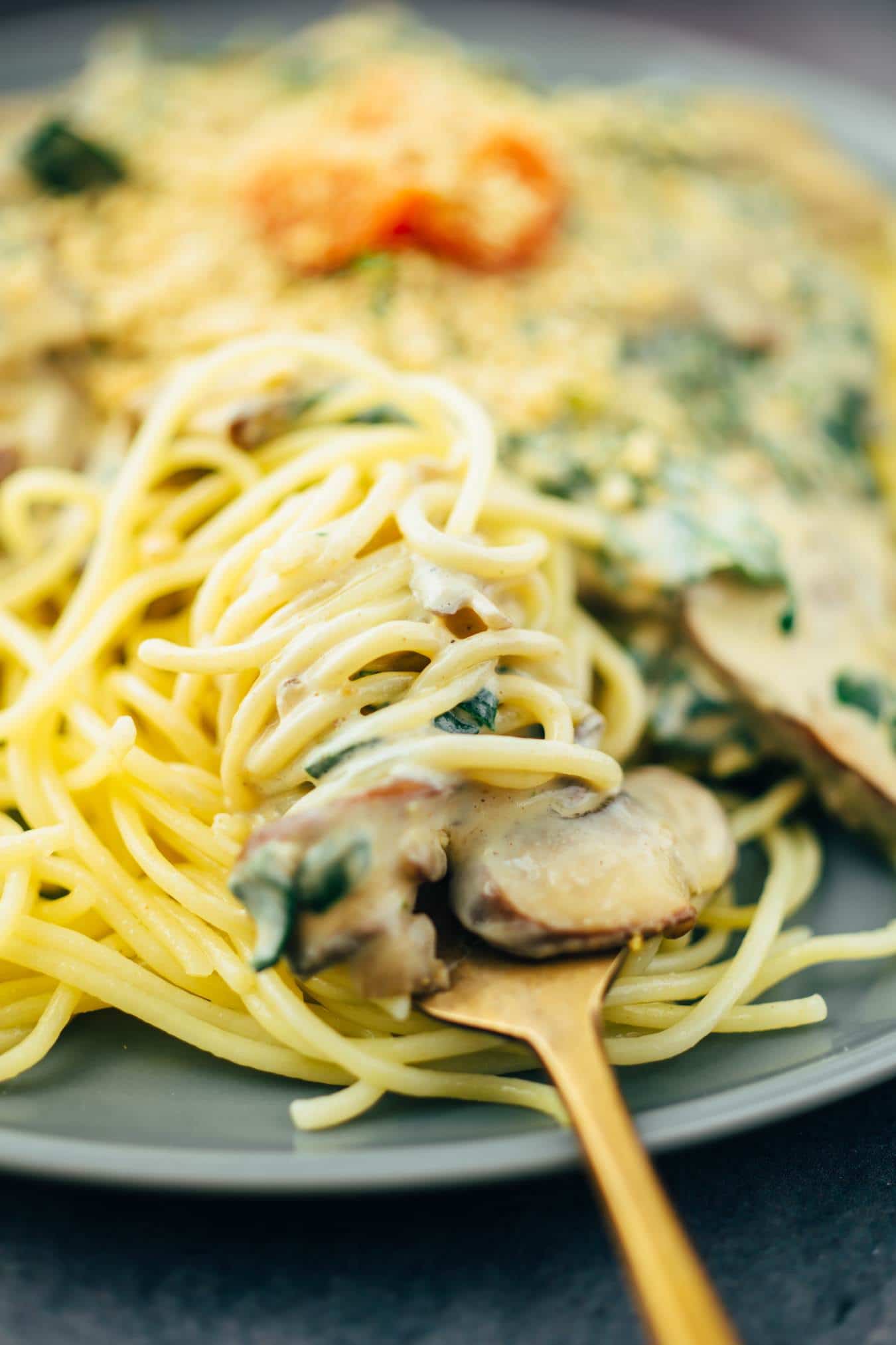 Pasta Alfredo with spinach and mushrooms (30 minutes) recipe