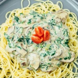 Pasta Alfredo mit Spinat und Champignons (30 Minuten) Rezept