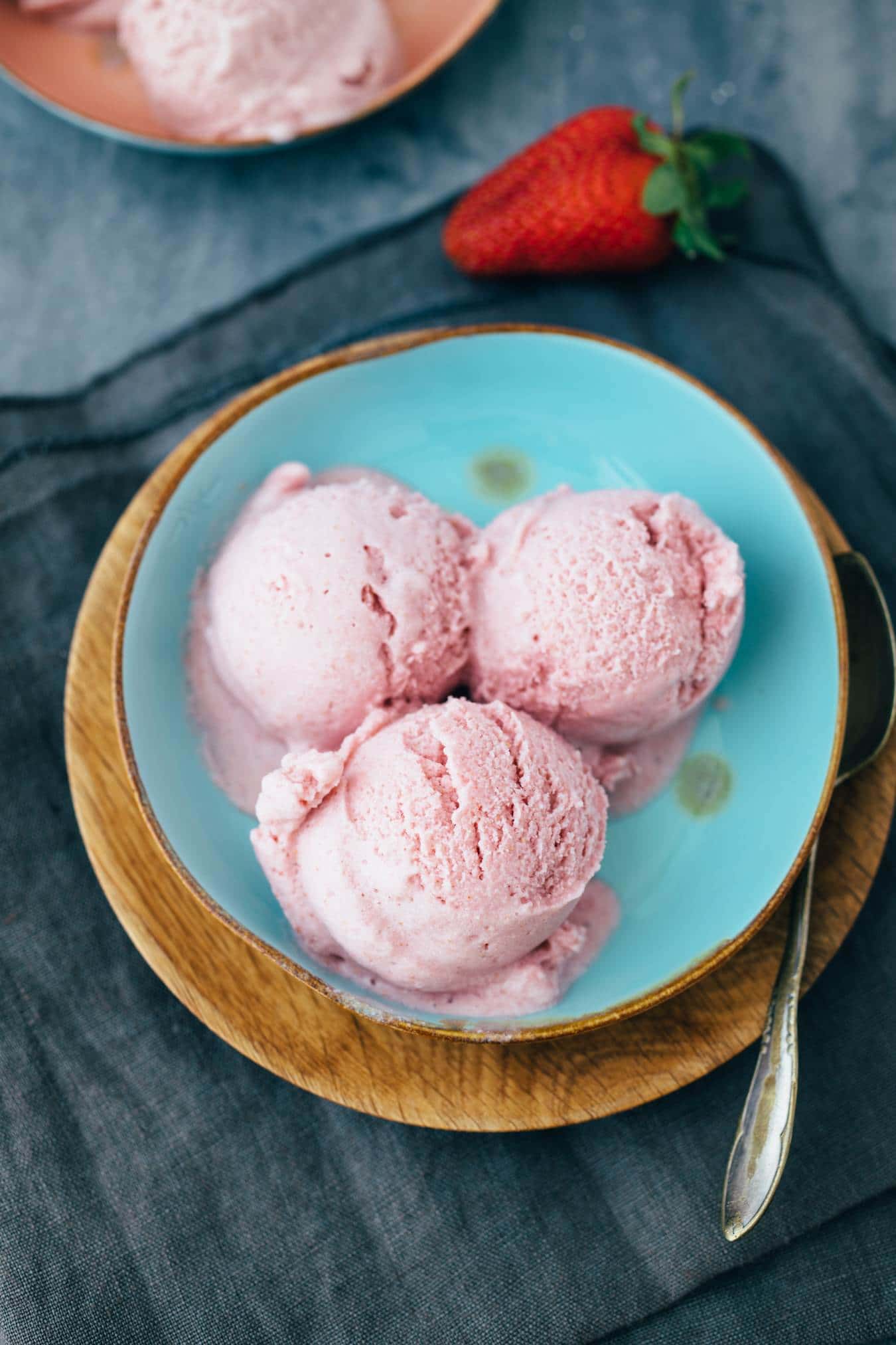 Vegan strawberry ice cream with aquafaba (without ice cream maker) recipe