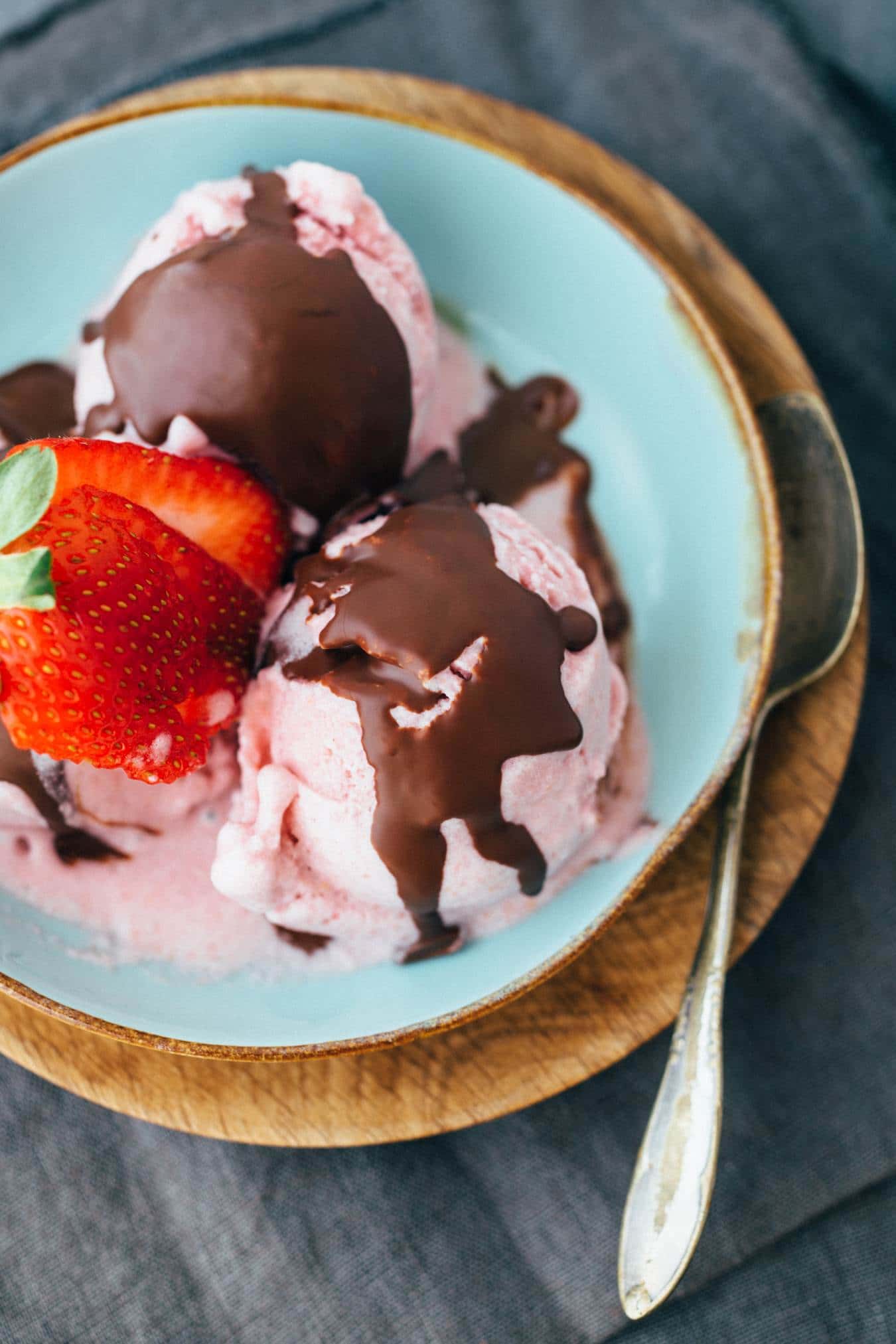 Vegan strawberry ice cream with aquafaba (without ice cream maker) recipe