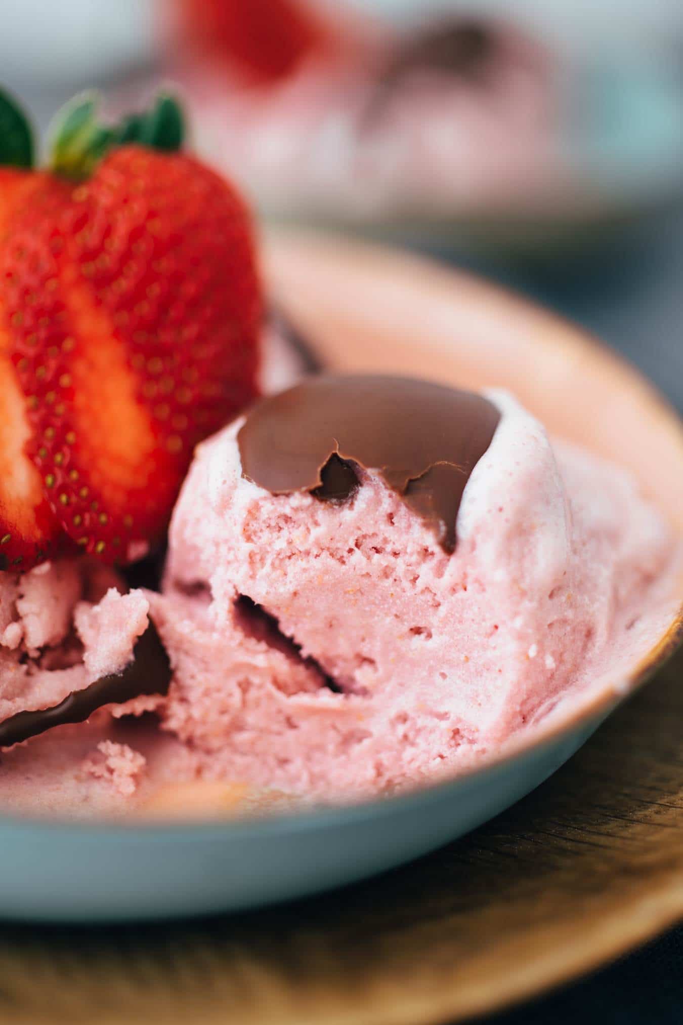 Vegan strawberry ice cream with aquafaba (without ice cream maker) recipe