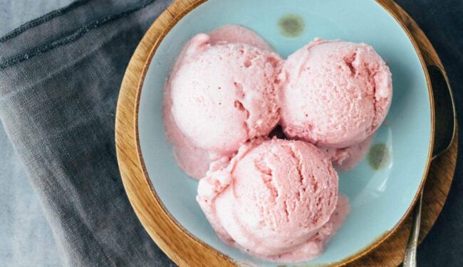 Veganes Erdbeer Eis mit Aquafaba (ohne Eismaschine) Rezept