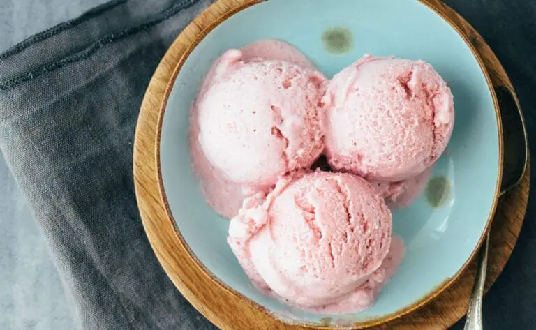 Veganes Erdbeer Eis mit Aquafaba (ohne Eismaschine) Rezept