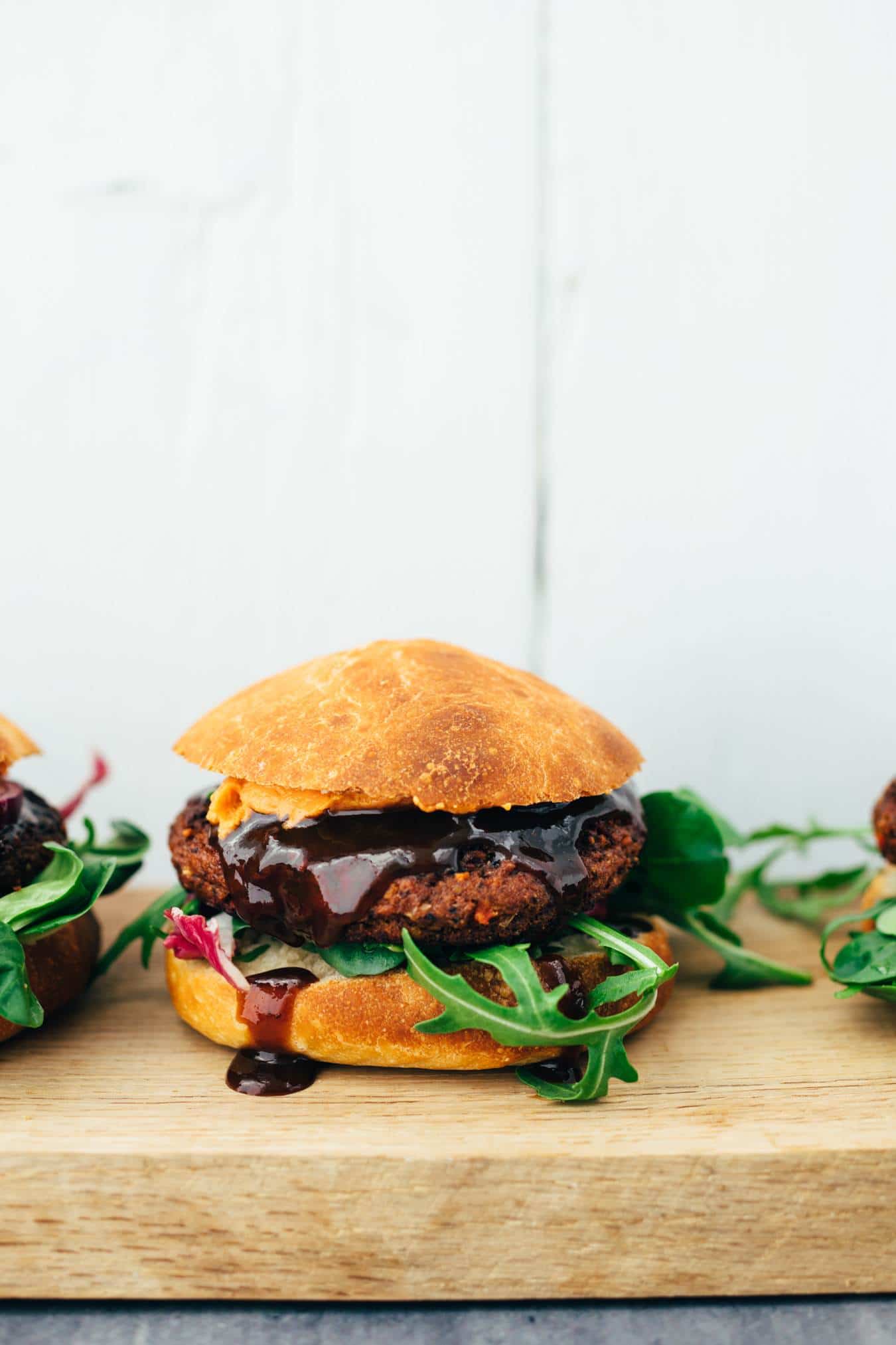 herzhafter veganer Burger mit schwarzen Bohnen und Kakao Rezept