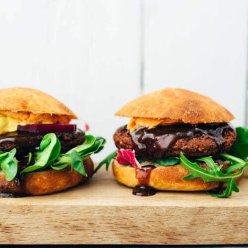Veganer Burger mit schwarzen Bohnen — VEGANE VIBES