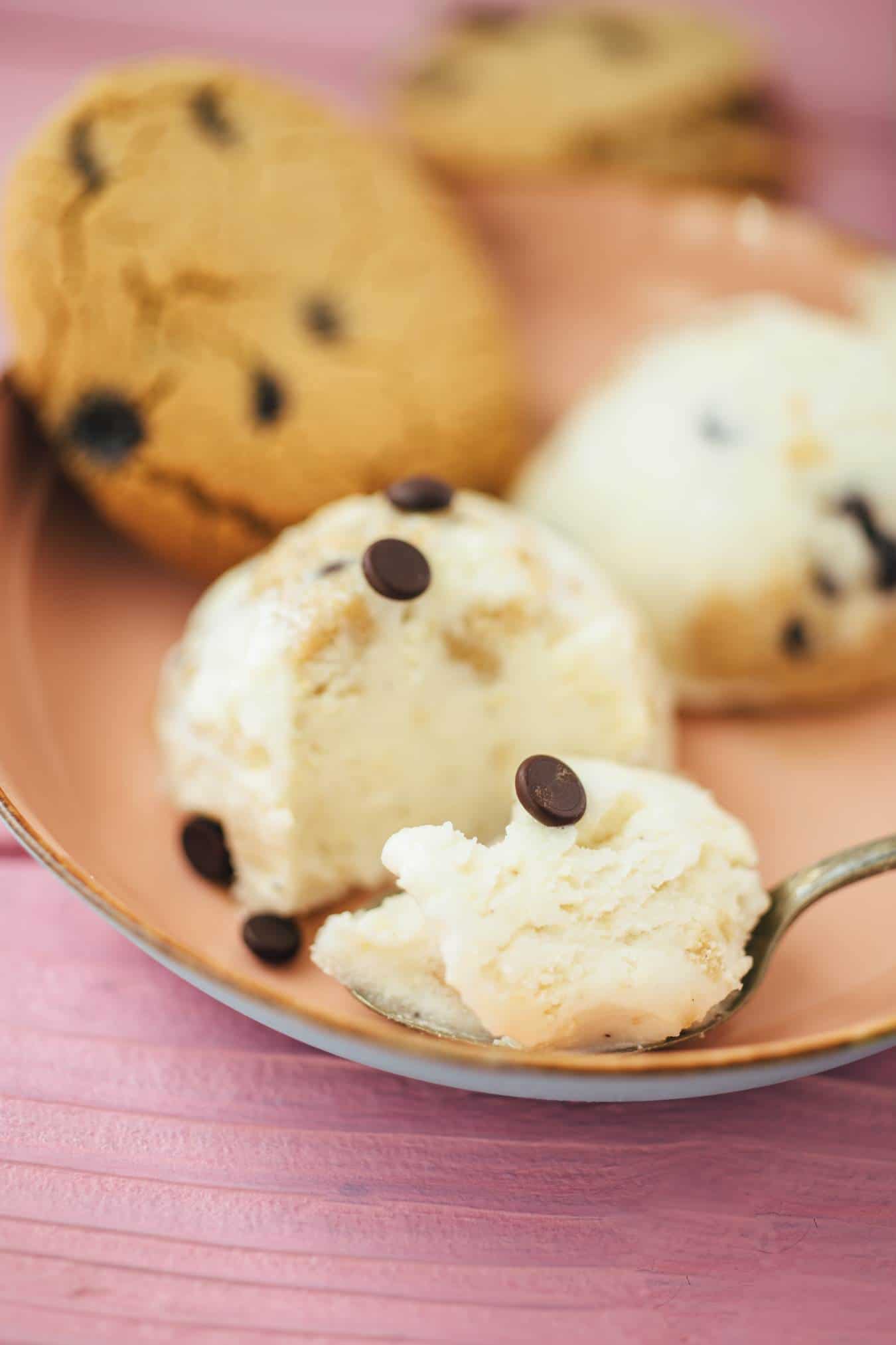 vVeganes Cookie Dough Eis mit Aquafaba (ohne Eismaschine) Rezept