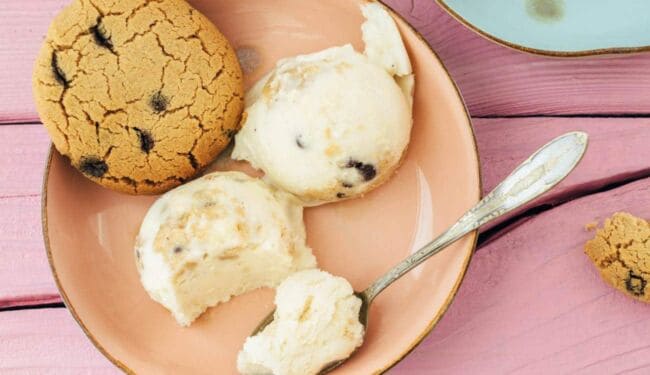 vVeganes Cookie Dough Eis mit Aquafaba (ohne Eismaschine) Rezept