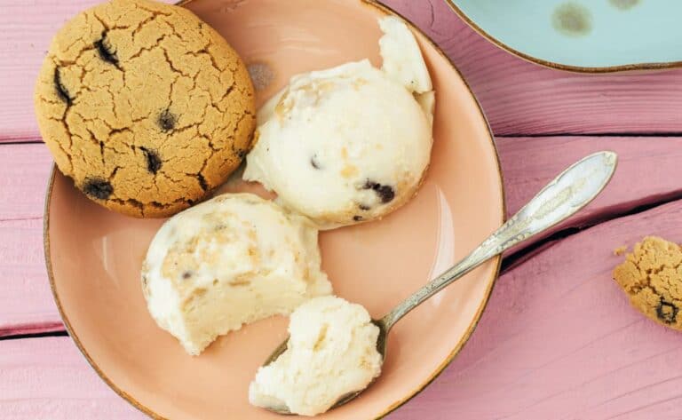 vVeganes Cookie Dough Eis mit Aquafaba (ohne Eismaschine) Rezept