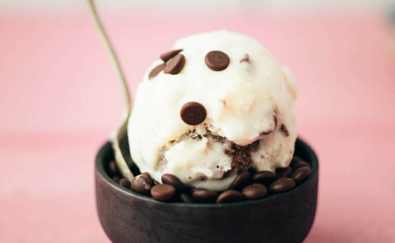veganes Stracciatella Eis mit Aquafaba (ohne Eismaschine) Rezept