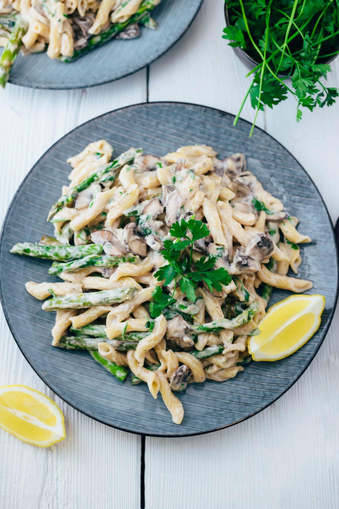 Creamy pasta with green asparagus and mushrooms (30 minutes) vegan recipe