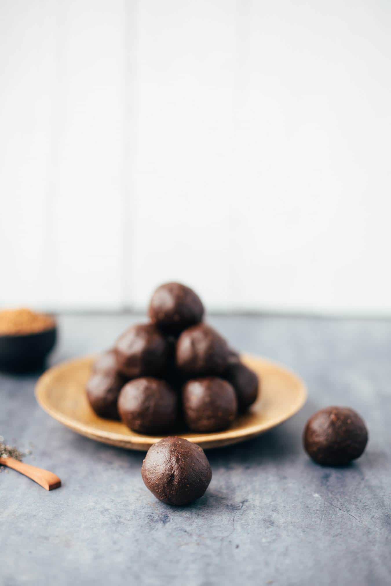 Rohe Brownie Bites (15 Minuten) Rezepte