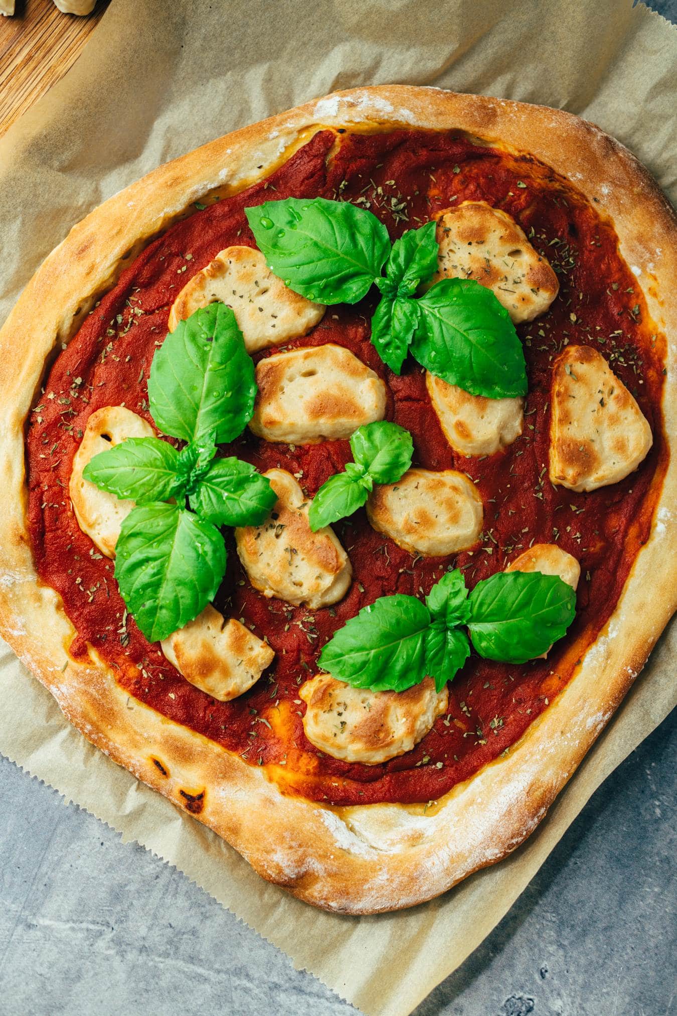 Einfache Pizza Mozzarella (vegan) — VEGANE VIBES