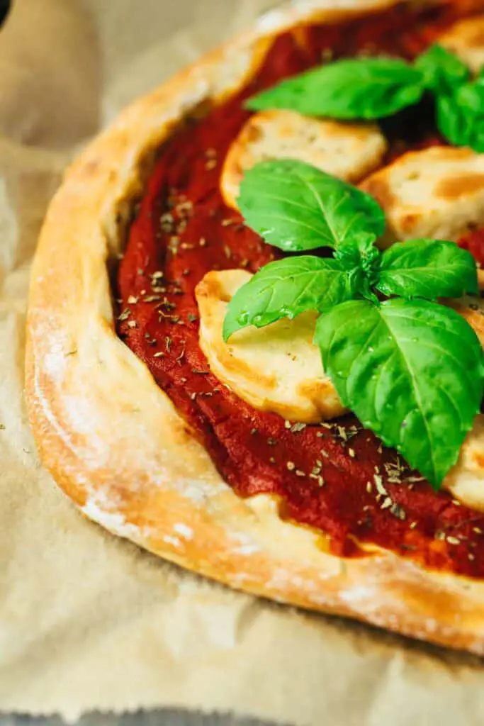 Einfache Pizza Mozzarella (vegan) Rezept