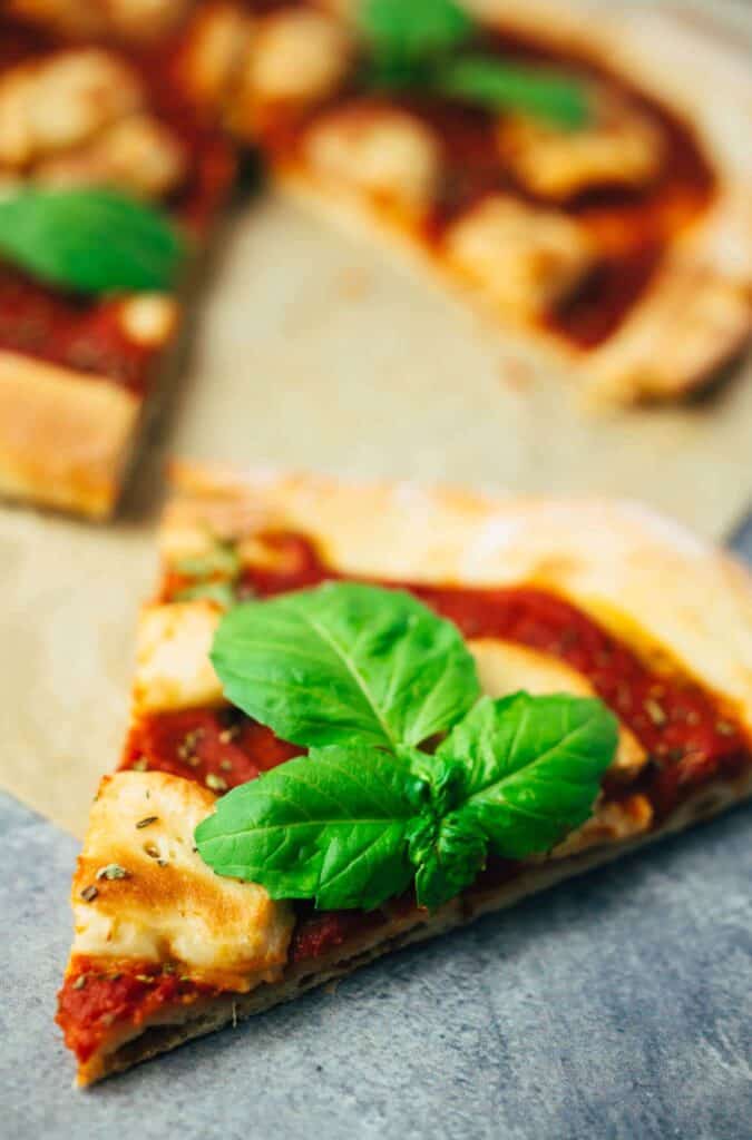 Einfache Pizza Mozzarella (vegan) Rezept