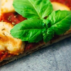 Einfache Pizza Mozzarella (vegan) Rezept