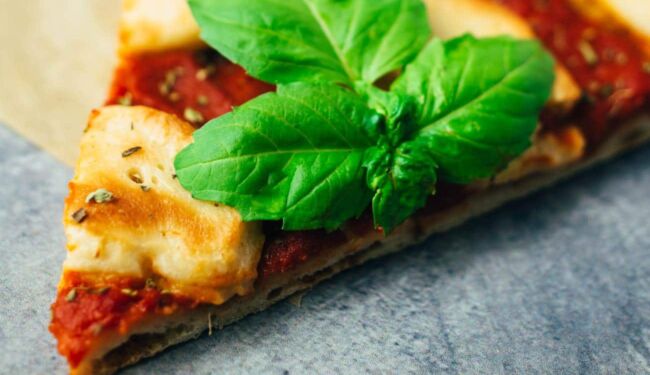 Einfache Pizza Mozzarella (vegan) Rezept