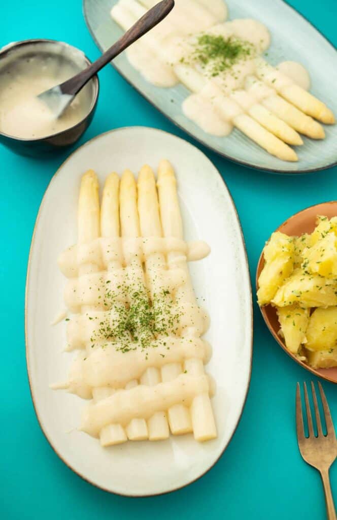 Spargel mit veganer Bechamel Sauce (30 Minuten) Rezept