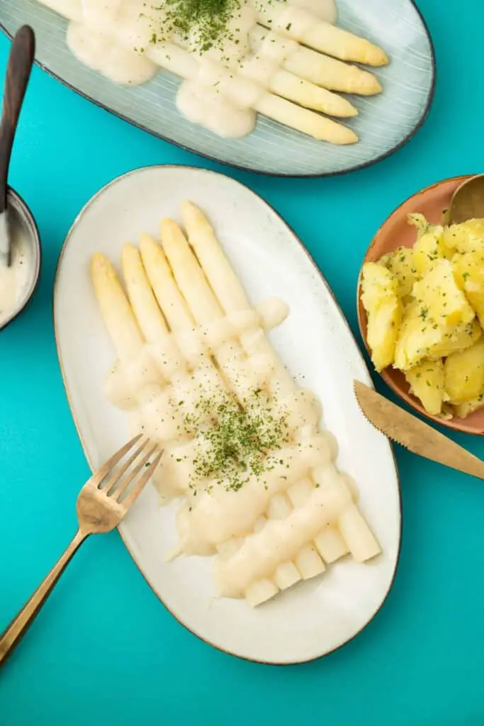 Spargel mit veganer Bechamel Sauce (30 Minuten) Rezept