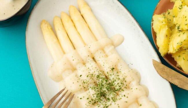 Spargel mit veganer Bechamel Sauce (30 Minuten) Rezept