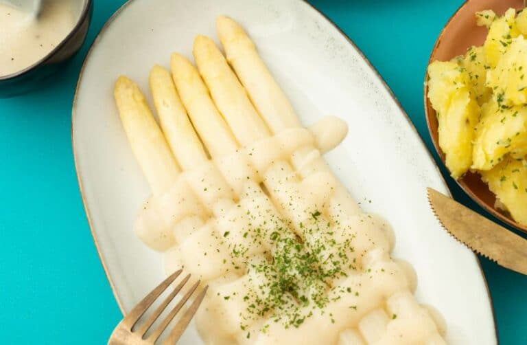 Spargel mit veganer Bechamel Sauce (30 Minuten) Rezept